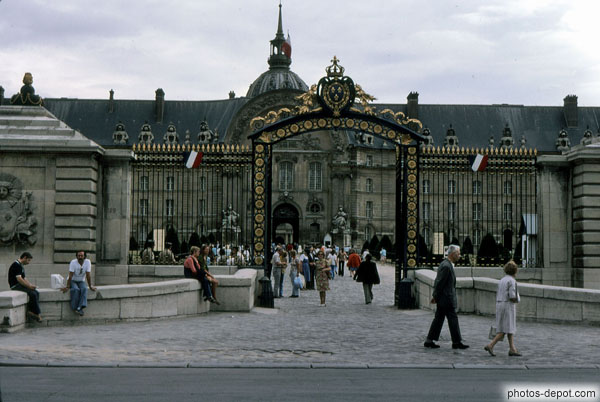 photo de grille d'entrée du palais de Versailles