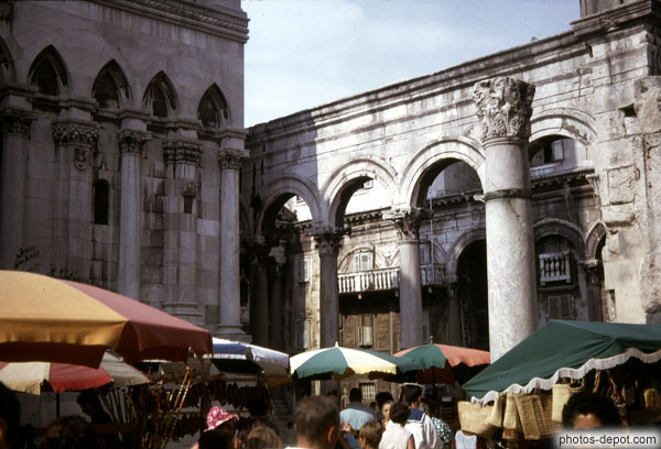photo de marché dans la vieille ville