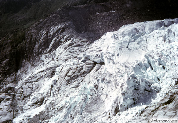 photo de neige et rochers