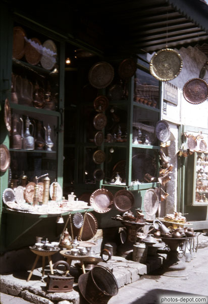 photo de magasin d'artisanat, travail du cuivre