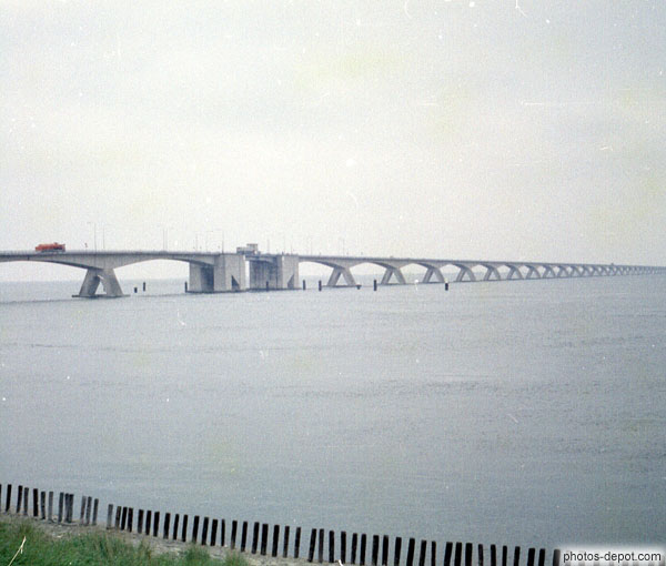 photo de pont à perte de vue