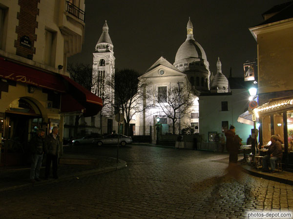 photo de Basilique vue de la place du Tertre, la nuit