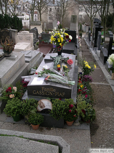 photo de tombe fleurie d'Edith Piaf, chanteuse