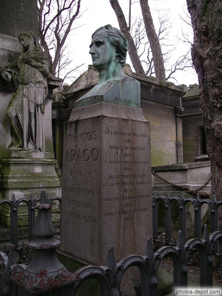 photo de tombe de François Arago, savant et homme politique