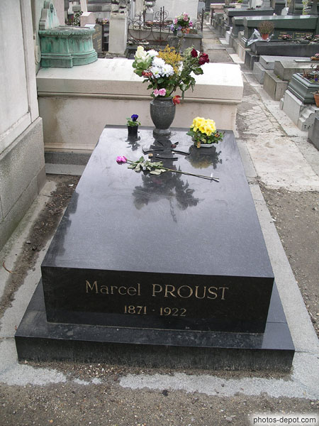 photo de tombeau de Marcel Proust. 1871 1922. Ecrivain