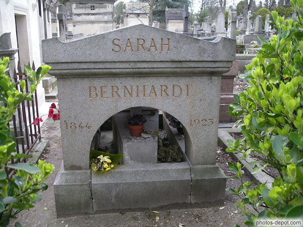 photo de tombeau de Sarah Bernhardt. 1844 1923. Actrice de Tragédie