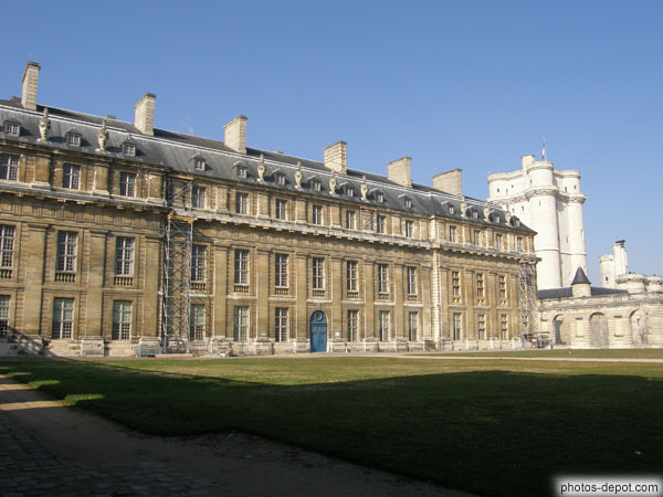 photo de Pavillons renaissance rajoutés au XVIIe