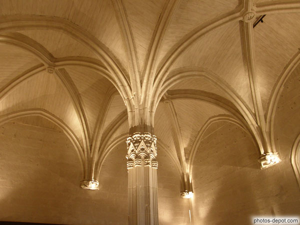 photo d'architecture de la Salle centrale, identique à chaque étage