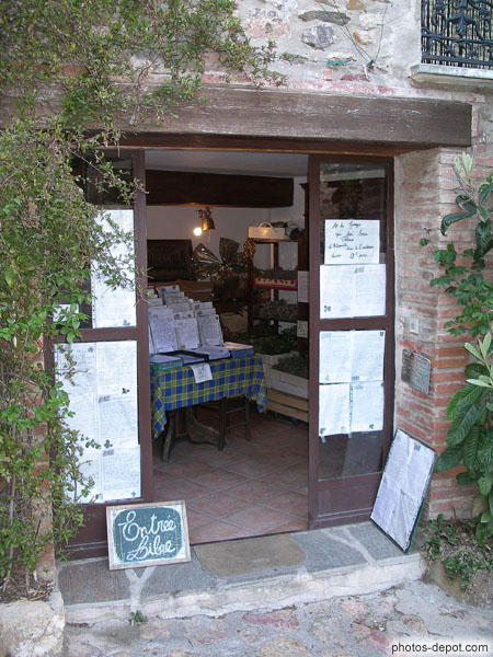 photo de Chez Etiennette, magasin à l'entrée du village
