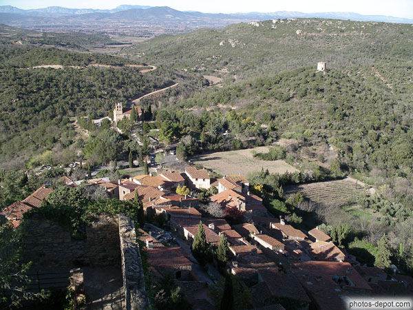 photo de Village médiéval et vue sur la vallée