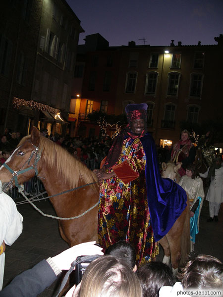 photo de Roi mage à cheval, procession de Noël devant la Cathédrale