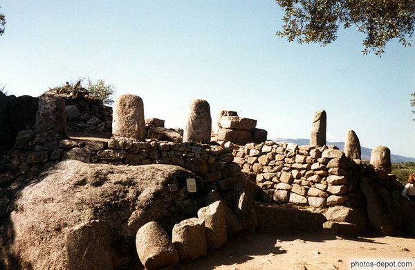 photo de champ de menhirs Sculptés à Filitosa
