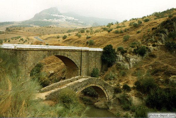 photo d'ancien et nouveau ponts