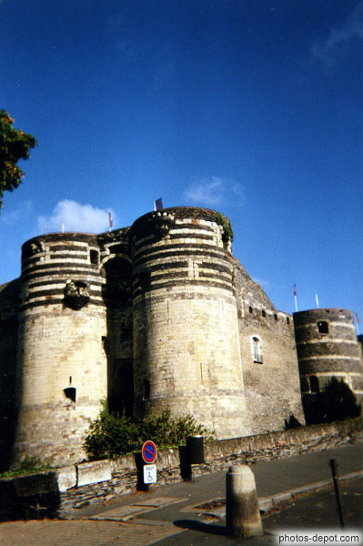 photo de forteresse du Duc d'Angers aux tours massives