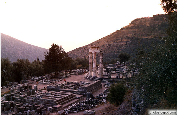 photo de Site de Marmaria, Le Tholos de Delphes était probablement dédié à la déesse de la Terre Gaia.