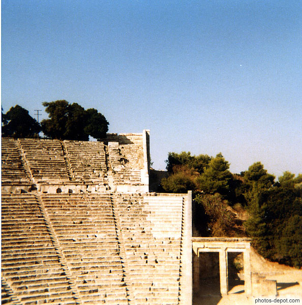 photo de Le théâtre d'Epidaure dans le sanctuaire d'Esculape