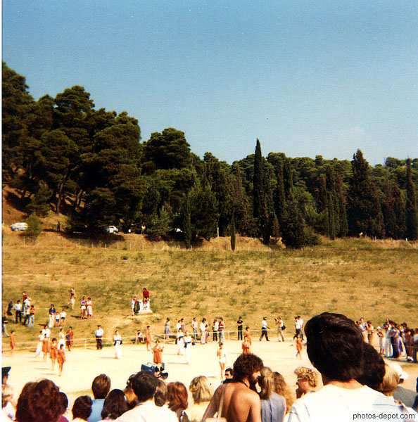 photo de spectacle de danseuses en plein air