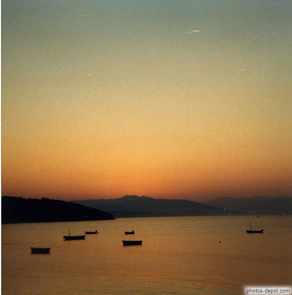 photo de coucher de soleil sur la mer