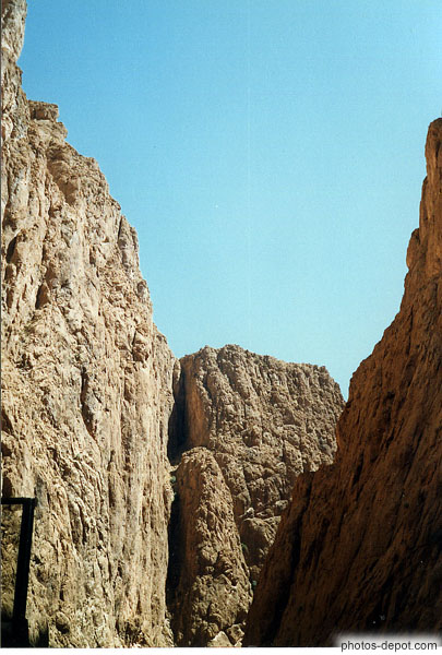photo de rochers dans les gorges
