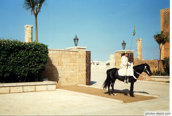 photo de Garde Ã  cheval aux portes de la ville