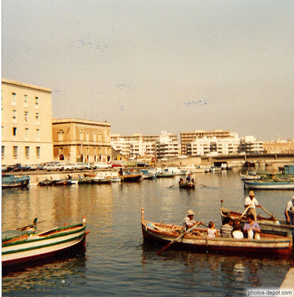 photo de ballades en barques dans le port