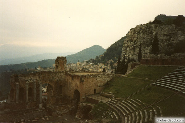 photo de temple grec sur le mont