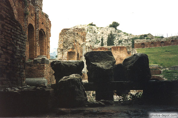 Chapiteaux du temple grec