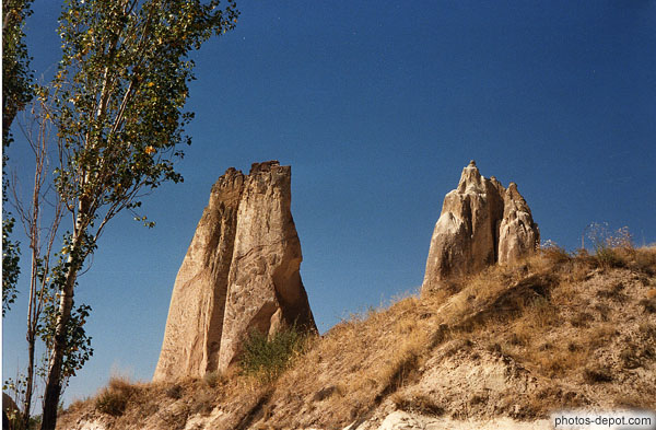photo de rochers de tuf