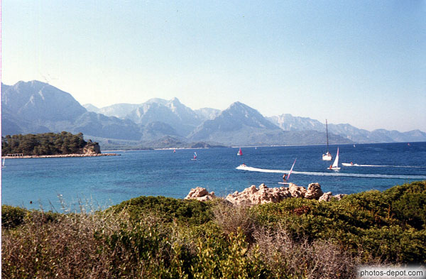 sports nautiques dans la baie