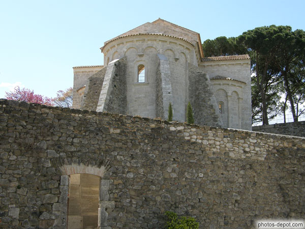 Coll�giale Santa Maria en reconstruction