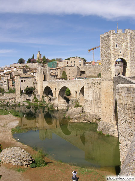 photo de Pont fortifié de Besalu sur le Riu Fluvia