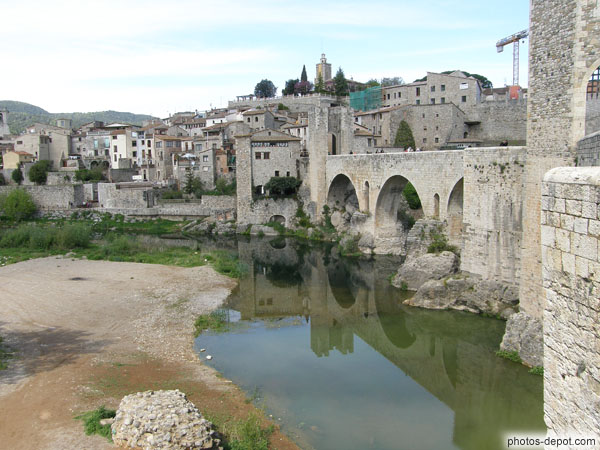 Pont fortifi� de Besalu sur le Riu Fluvia