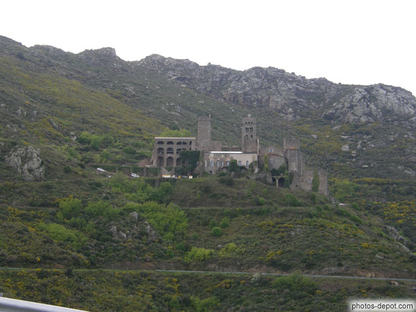 photo de Monastère à flanc de la montagne