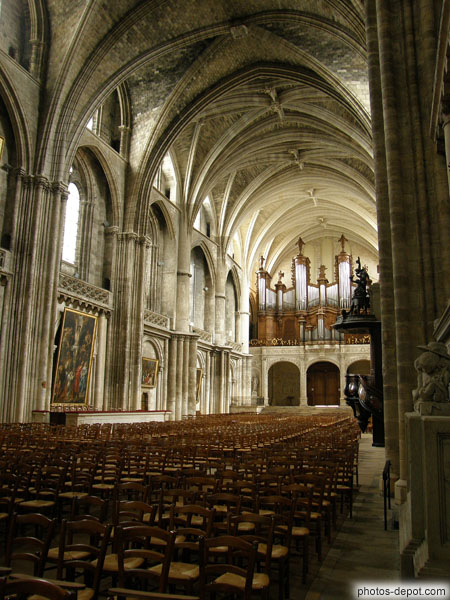 photo de Nef de la cathédrale gothique
