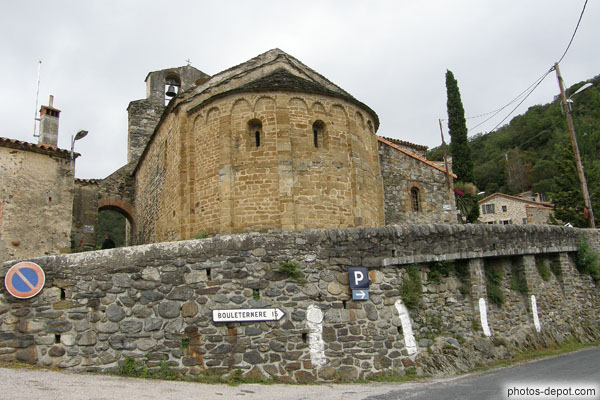 photo de chevet de l'église romane
