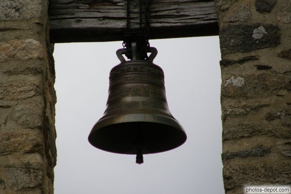 photo d'inscriptions sur la cloche du prieuré