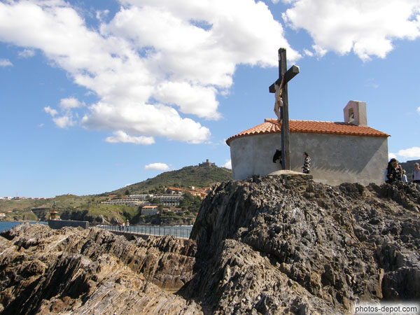 photo de Chapelle St Vincent, croix et Christ face à la mer