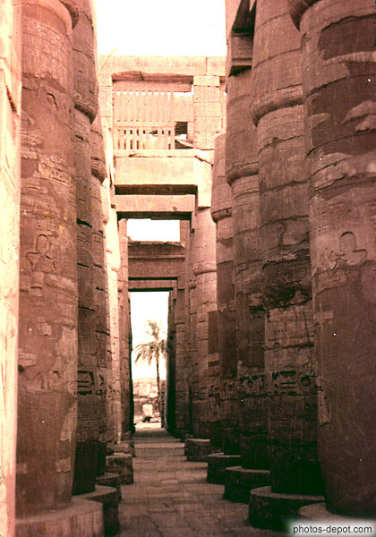 photo de temple salle hypostyle couverte à Karnak