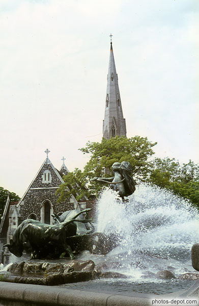 photo de fontaine aux taureaux devant l'église