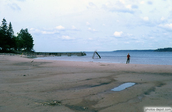 photo de plage au tobbogan