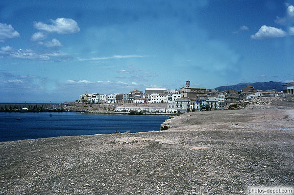 photo de village sur la côte