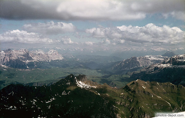 photo de vallée montagneuse