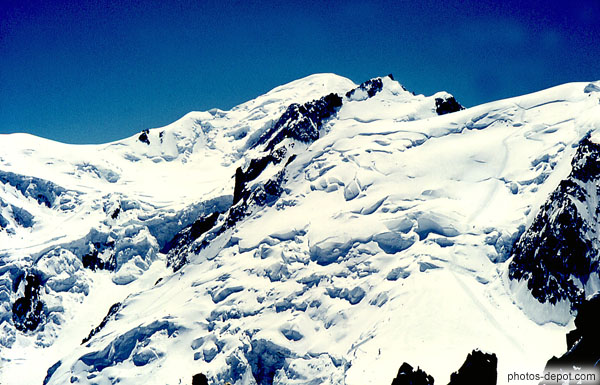 calote neigeuse pr�te a tomber en avalanche