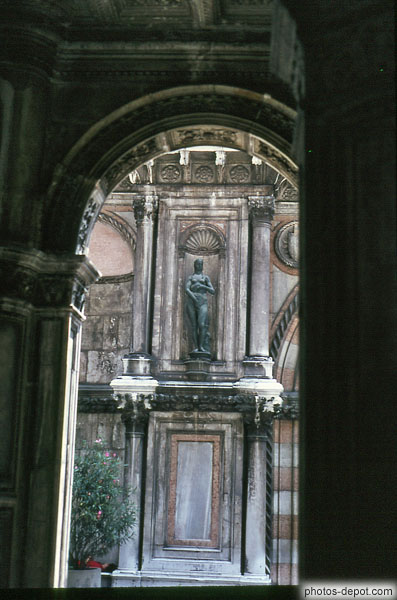 photo de statue de femme