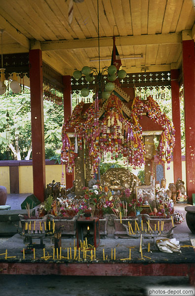 photo d'autel aux bougies