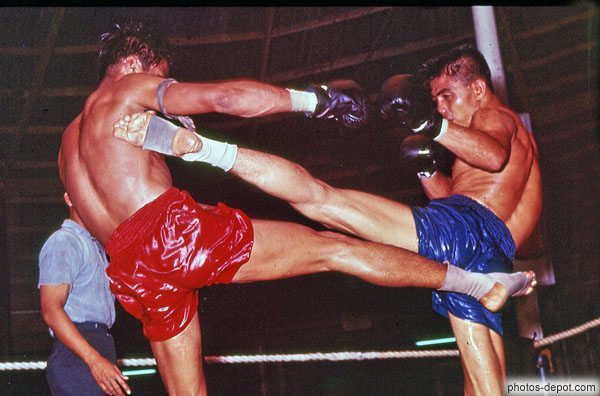 photo de coups de jambes des Boxeurs Thai