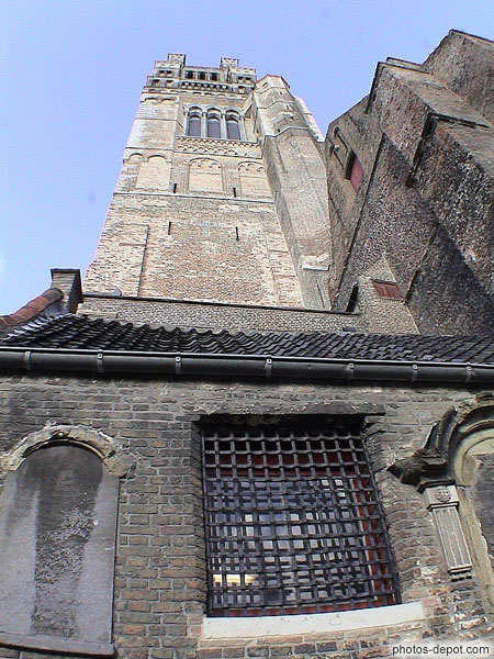 photo de grille tour église St Salvator