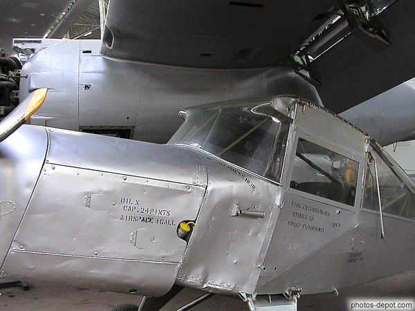 photo de vieil avion aluminium