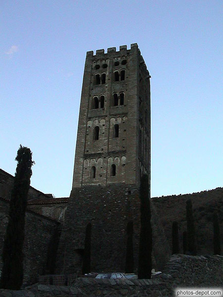 photo de tour clocher de l'Abbaye, style lombard, 4 étages,  38 m