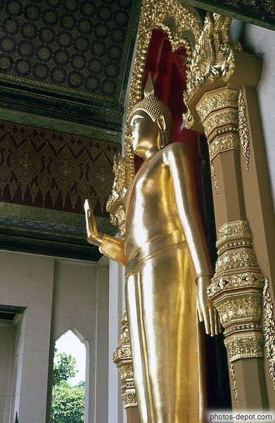 photo de statue déesse dorée